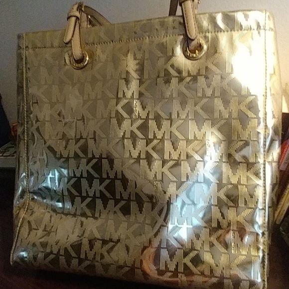 Michael Kors Handbags - MK purse